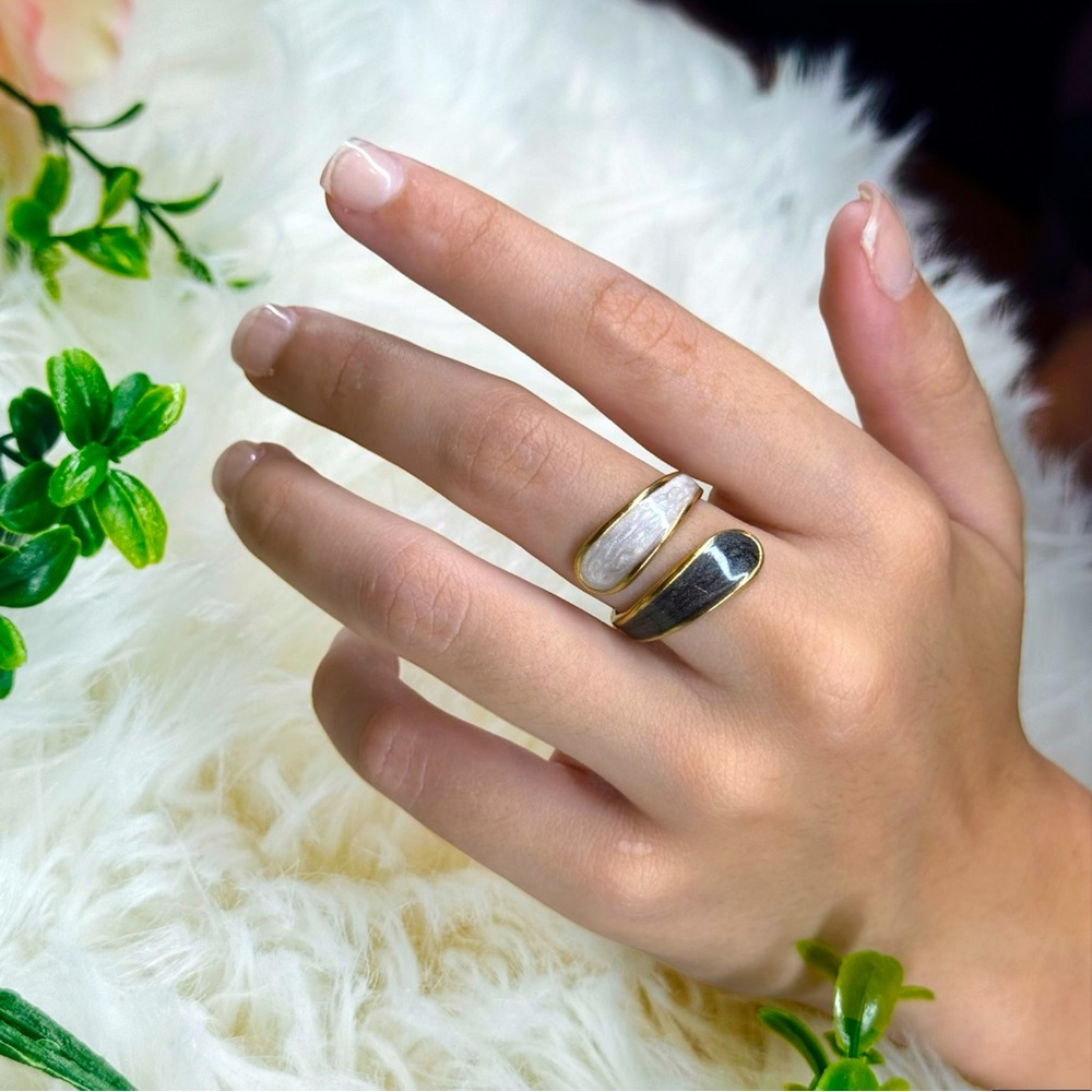 Adjustable Size Gold, White And Black Women's Ring (R4) - Picture 2 of 5